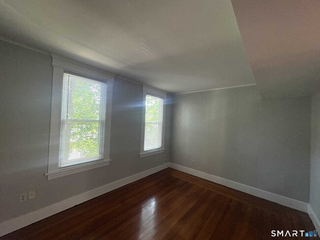 Building Photo - 552 Central Ave
