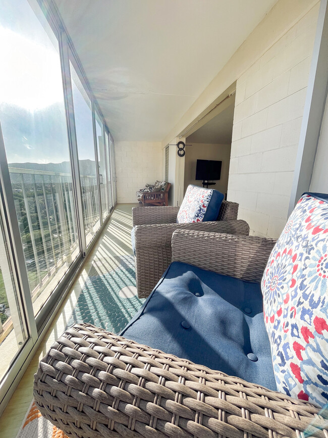 Glass lanai enclosure looking toward Diamond Head - 2575 Kuhio Ave