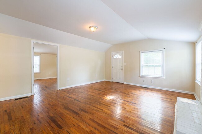 Building Photo - 4-Bedroom Rental in Prime Hapeville Location