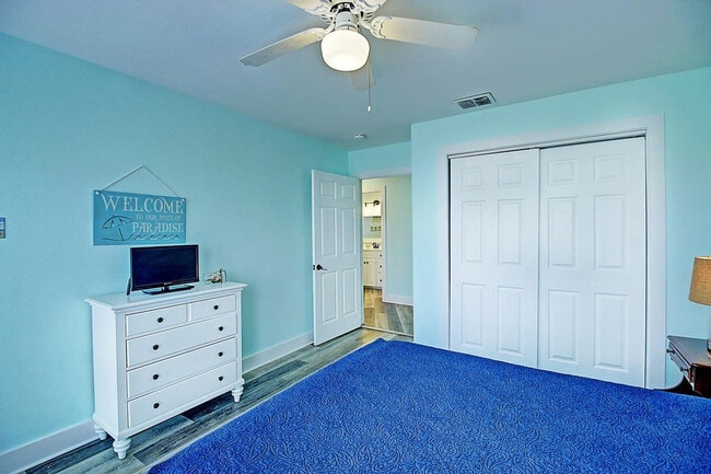 Building Photo - 9 La Playa