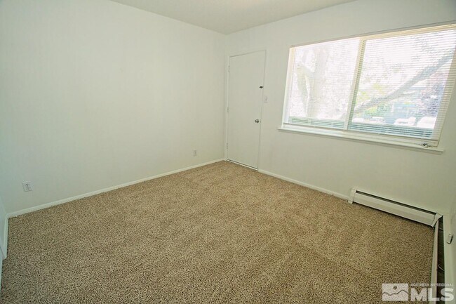 Building Photo - 511 Country Village Dr