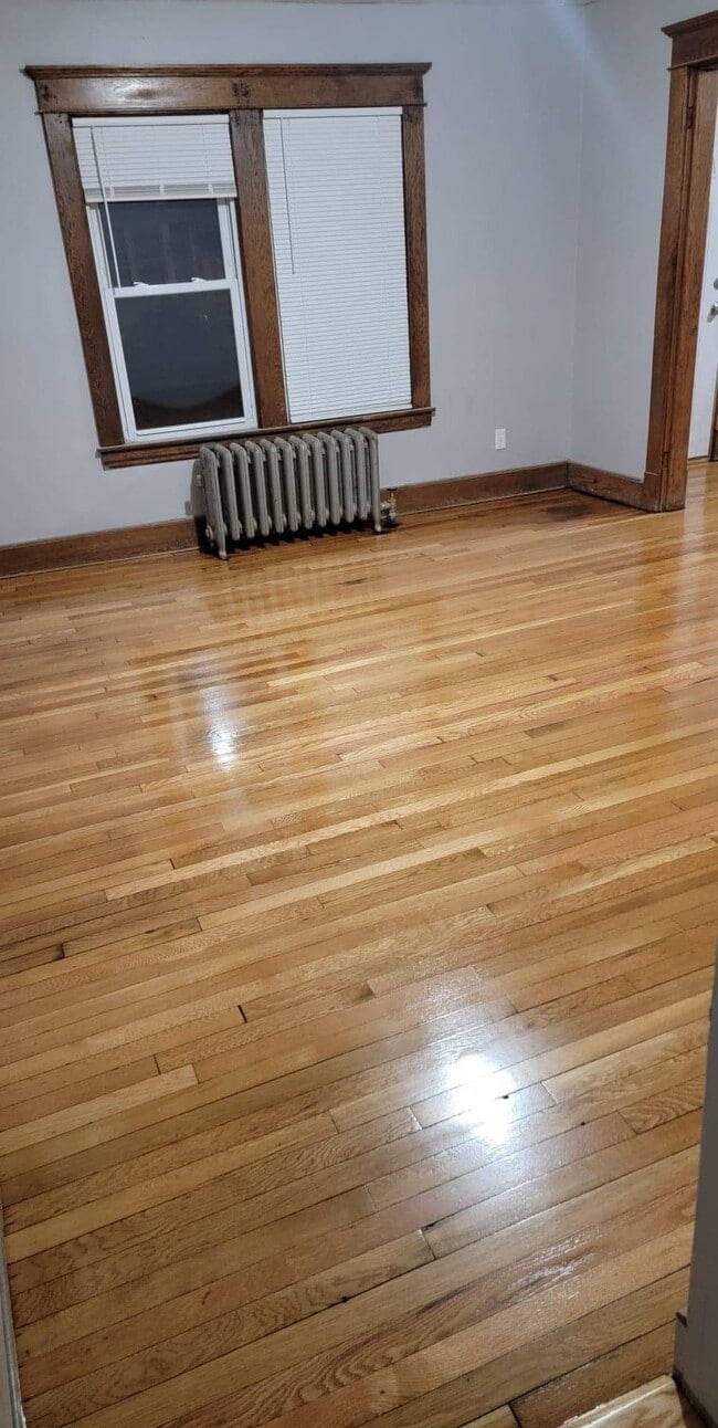 Living room/dining room - 47 Algonquin Plz