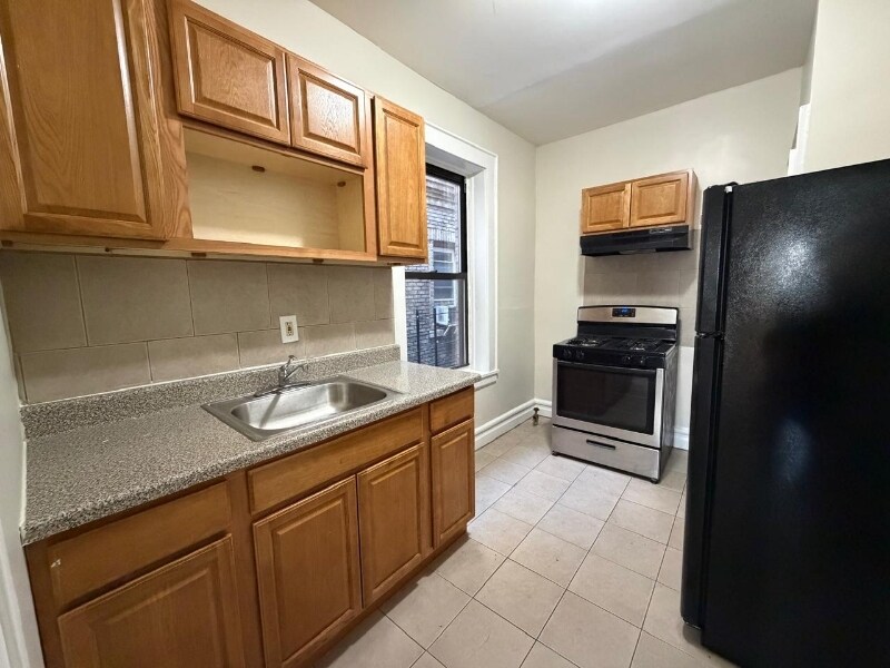 Building Photo - 210 Roseville Ave