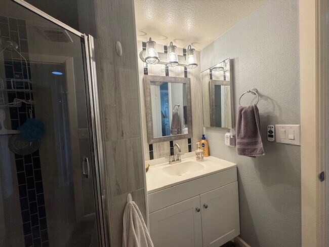 Building Photo - Furnished 2 BR Condo w/ Utilities Boat Dock, Marina, Garage -Roadhaven Marina Avail June-Dec, May...