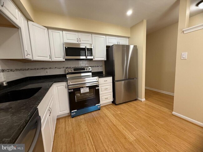 Building Photo - 168 Valley Stream Cir