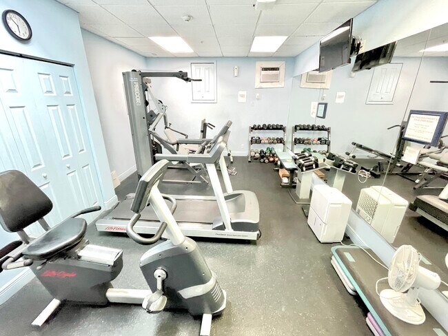 Building Photo - 5420 N Ocean Dr