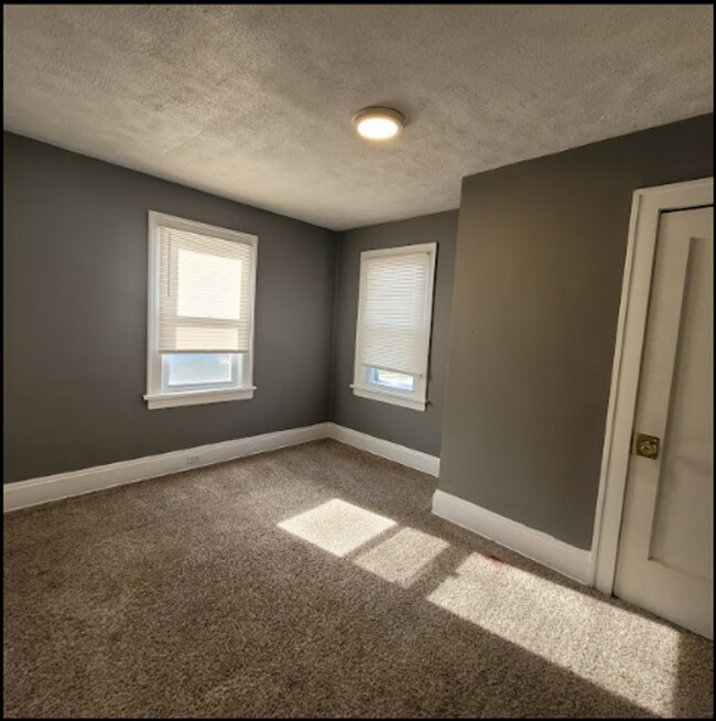 Building Photo - Single Family Home 4  beds 1.5 bath FOR RENT!