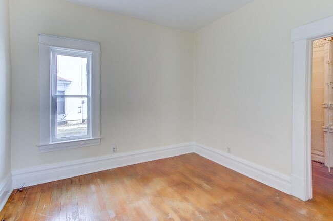 Building Photo - 302 W Fifteenth St