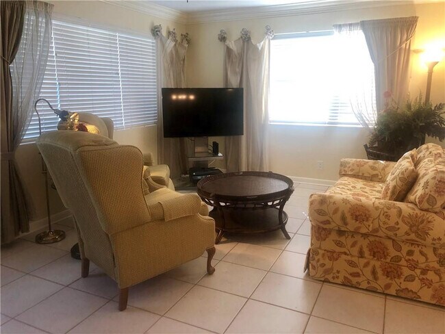 Building Photo - 137 Farnham F