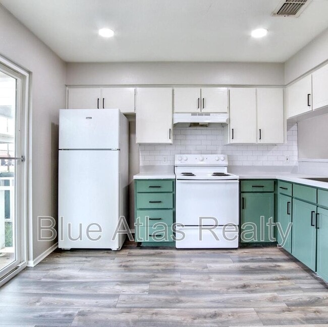 Building Photo - 2302 Indigo Ln