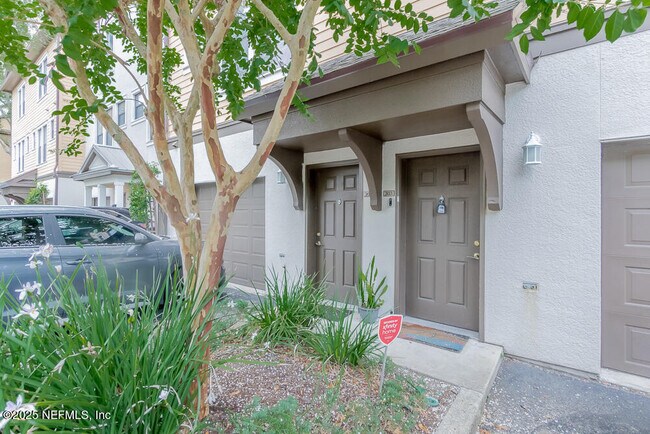 Building Photo - 9823 Tapestry Park Circle