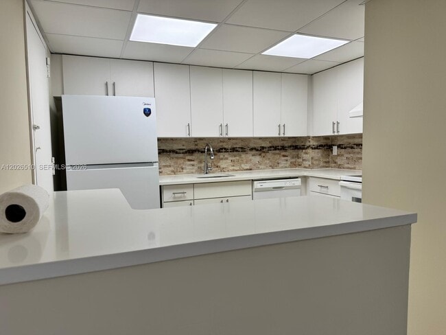 Building Photo - 401 Golden Isles Dr