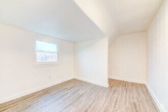 Building Photo - 615 E Warrington Ave