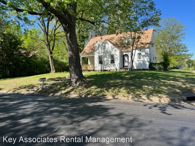 Primary Photo - 3 br, 1.5 bath House - 2401 SE Kentucky
