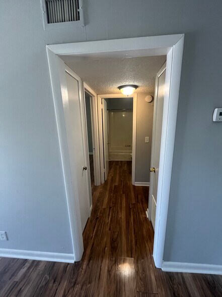 Building Photo - 908 Trailwood Cir