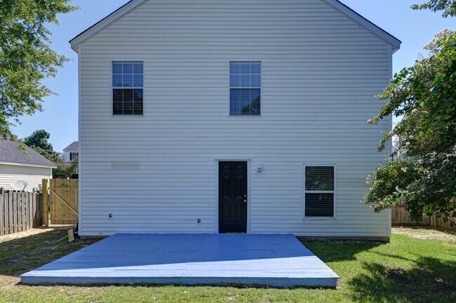 Building Photo - Freshly Updated 3 bedroom Home with New Ro...