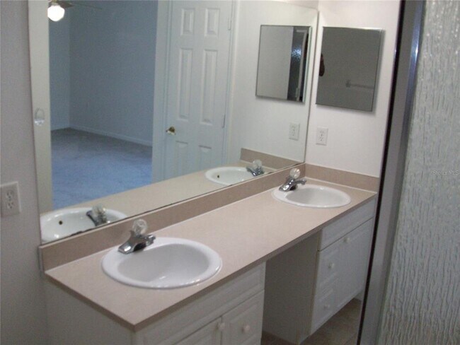 Building Photo - 511 Coconut Palm Way