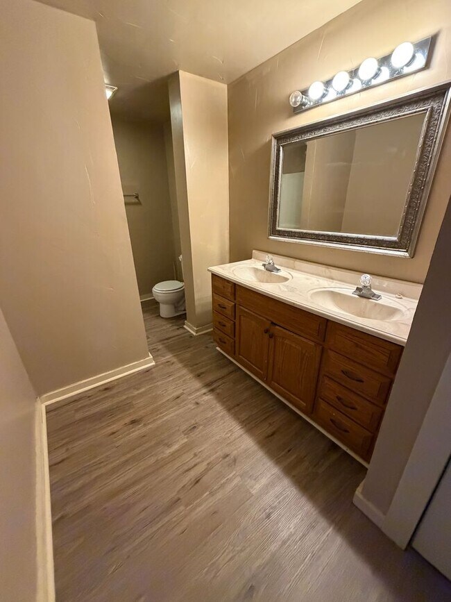 Building Photo - 1600 S T St