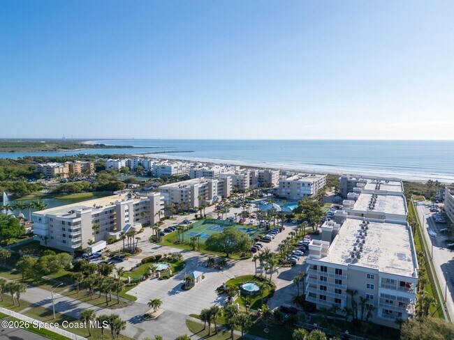 Building Photo - 601 Shorewood Dr