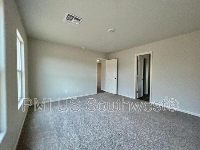 Building Photo - 2411 Village Dr