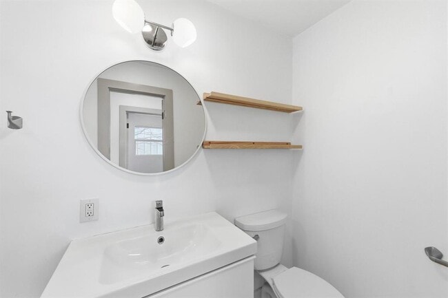 Building Photo - 919 Walter St