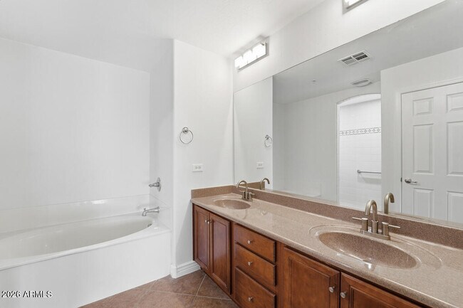 Building Photo - 5450 E Deer Valley Dr