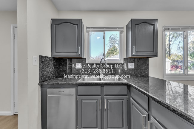 Building Photo - 15796 Kerstyn St