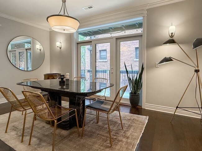 Building Photo - 927 W Agatite Ave