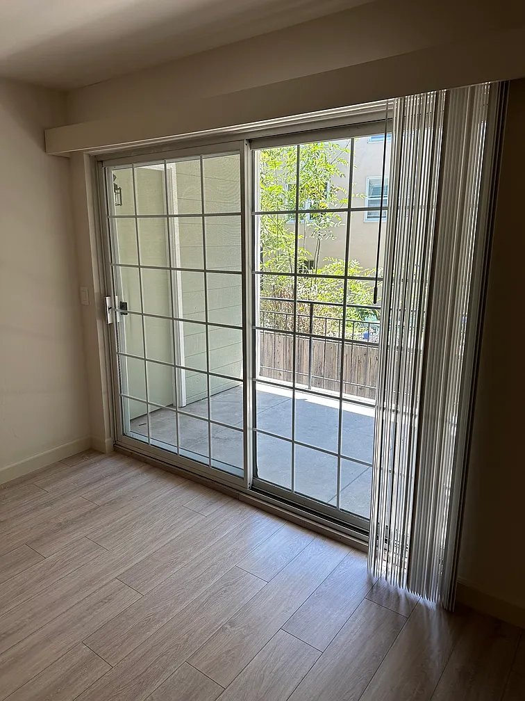 Building Photo - 1405 Oak Grove Ave