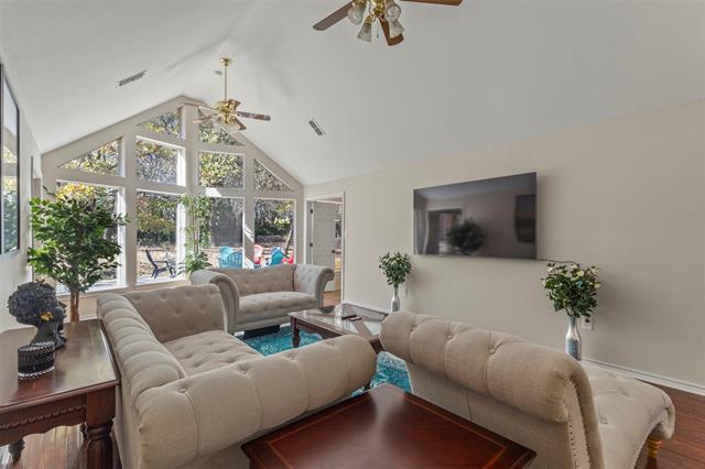 Building Photo - 1522 Oakwood Dr