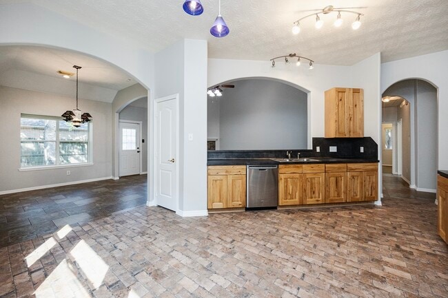 Building Photo - 19423 Arbor Pines Ln