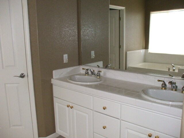 Building Photo - Granite Bay, Swan Cove - Gated