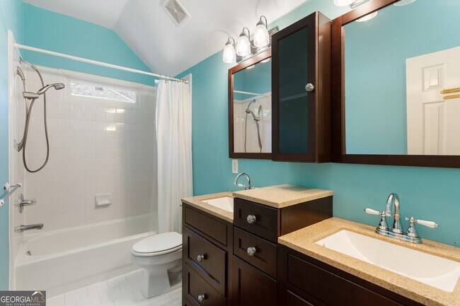 Building Photo - 2456 Tyne Terrace SE