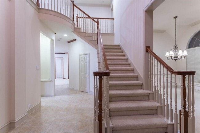 Building Photo - 5717 Sweetbriar Dr