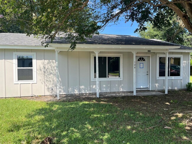 Building Photo - 104 Peach St