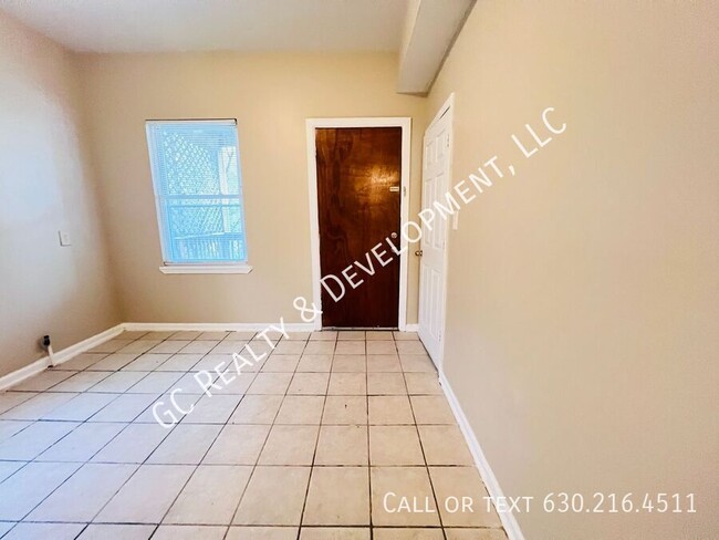 Building Photo - *** $1000 OFF RENT - 4 BEDROOM - 1 BTH / H...