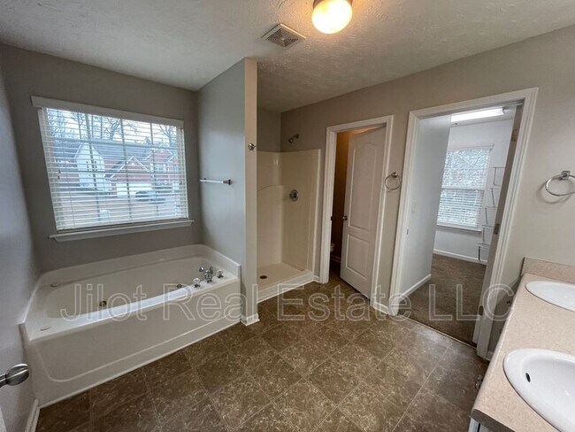 Building Photo - 700 Yukon Way