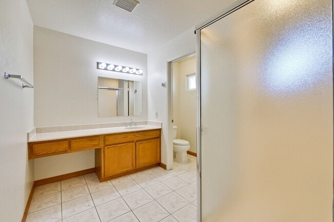Building Photo - Hardwood Floors- A/C- Full Bedroom and Bath on First Floor: Fresh Paint