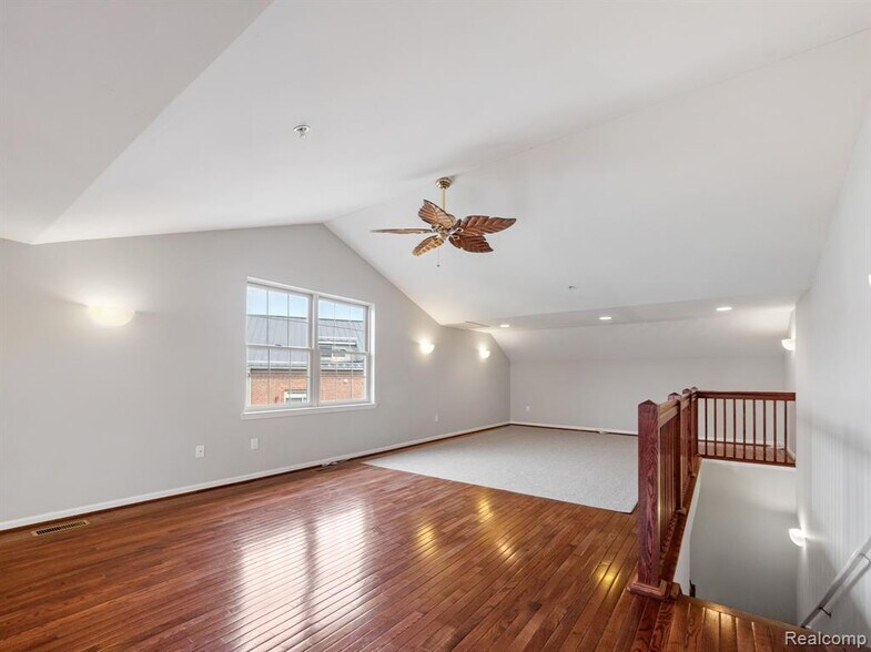 Building Photo - 502 Graten St