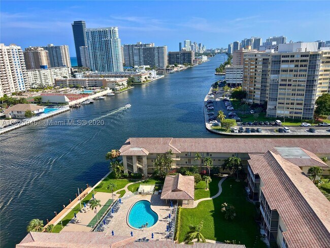 Building Photo - 2602 E Hallandale Beach Blvd