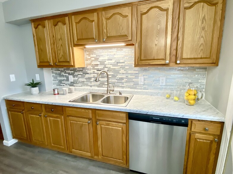 Update Kitchen with Ceramic Tiled Backsplash - N89W15976 Main St