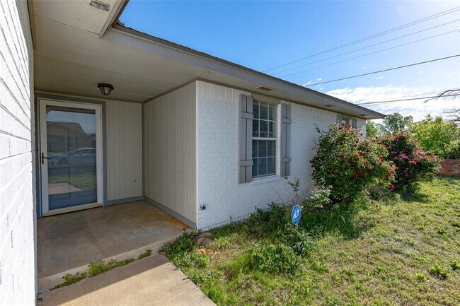 Building Photo - 907 W Tesio Way