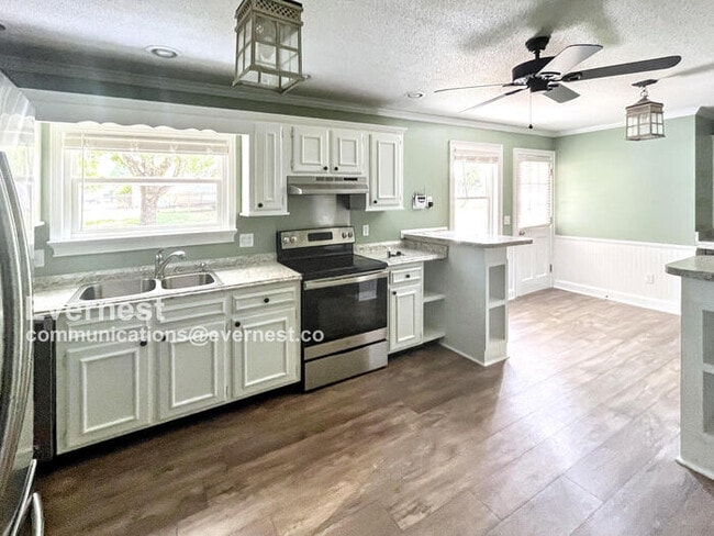 Building Photo - 5438 Village Garden Dr