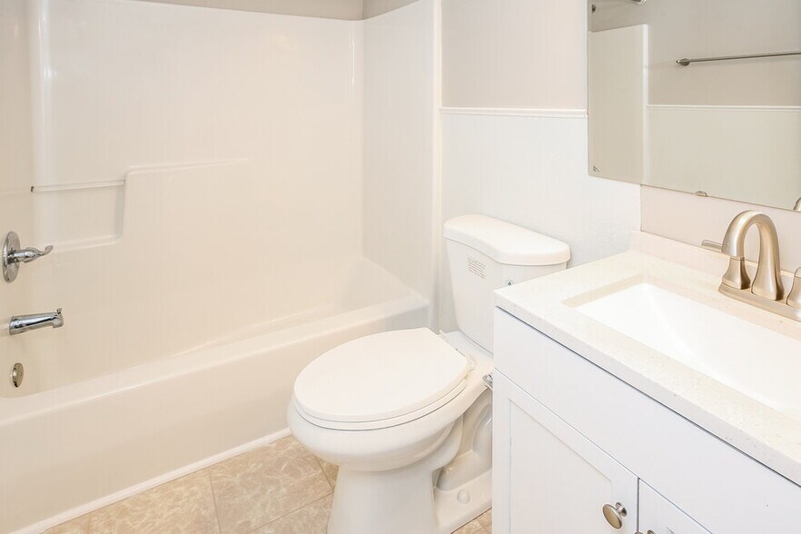 Building Photo - 4087 FairOaks Dr