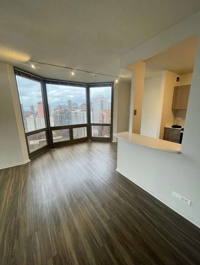 Building Photo - 1122 N Dearborn St