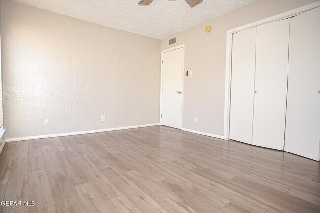 Building Photo - 4433 N Stanton St