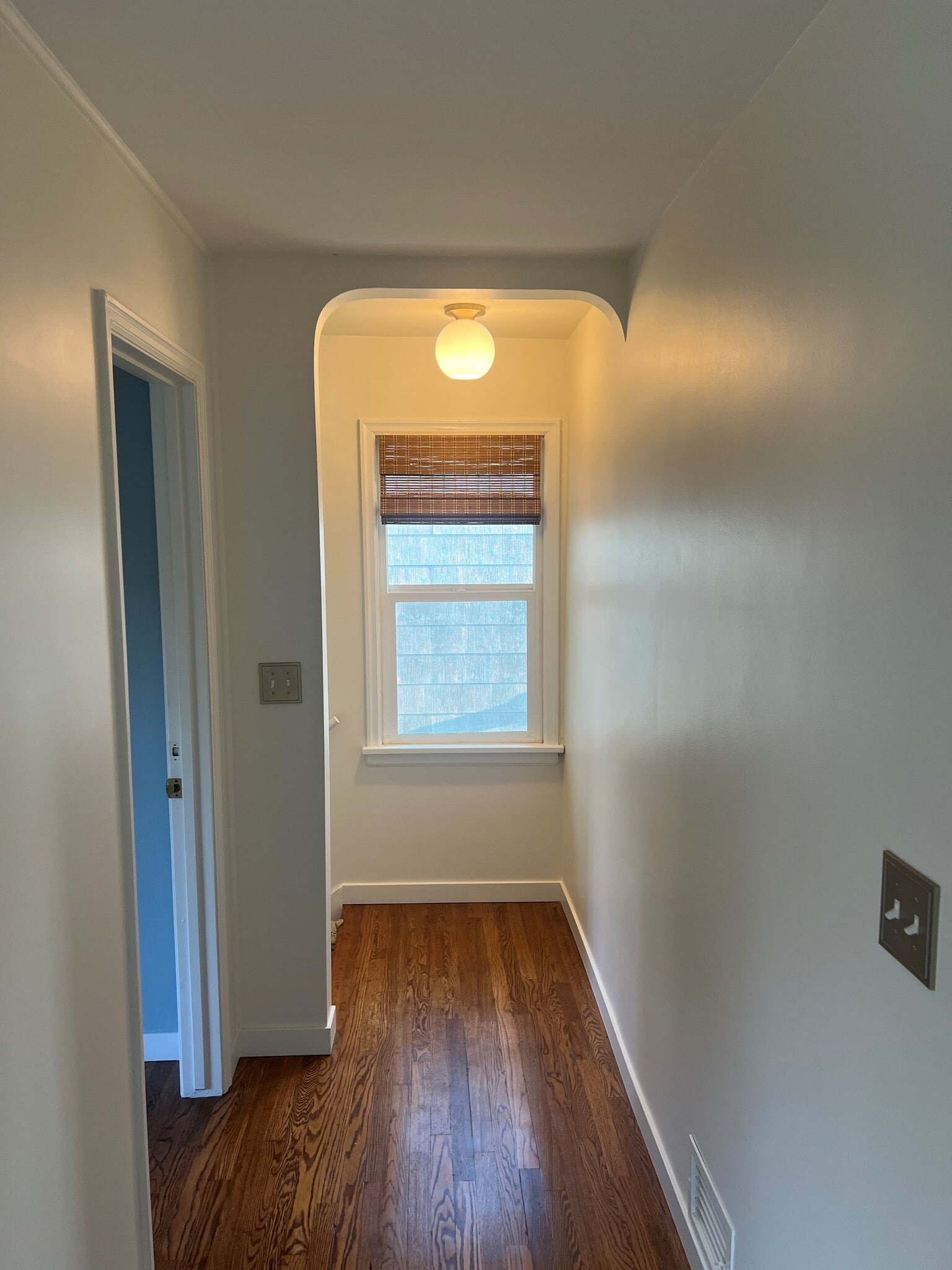 Building Photo - 409 S Coeur Dalene St