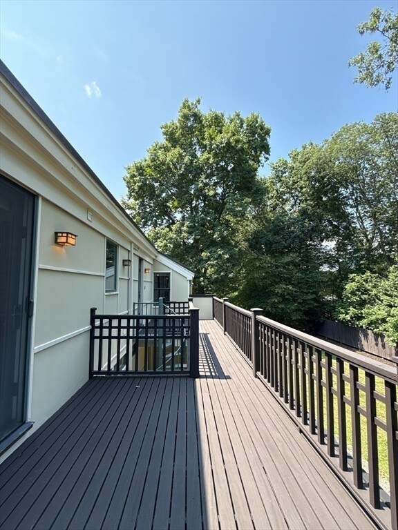 Building Photo - 9 Sunny Knoll Terrace