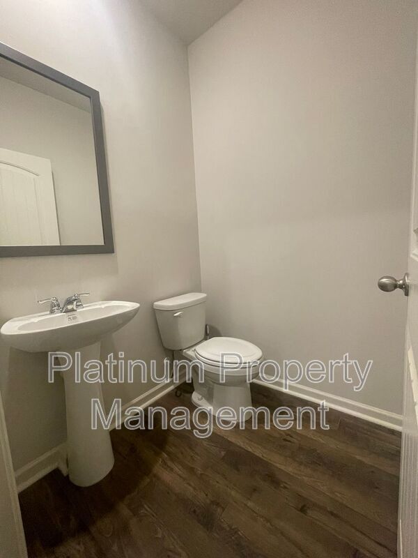 Building Photo - 551 Stoneybrook Dr