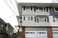 Building Photo - 13 Regina Pl